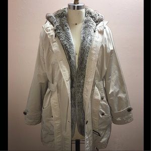 Women’s Winter Jacket w/ fux fur (XL)